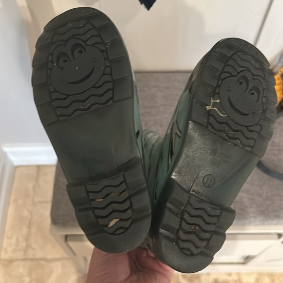 Light Up Rain Boots - Picture 2 of 4